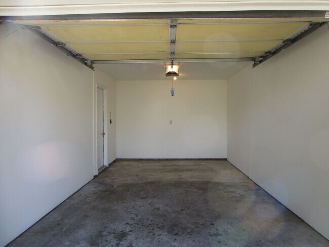 Building Photo - 3519-3521-3521 Prescott Dr