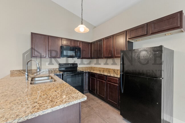 Building Photo - 4809 N Hillside Ct
