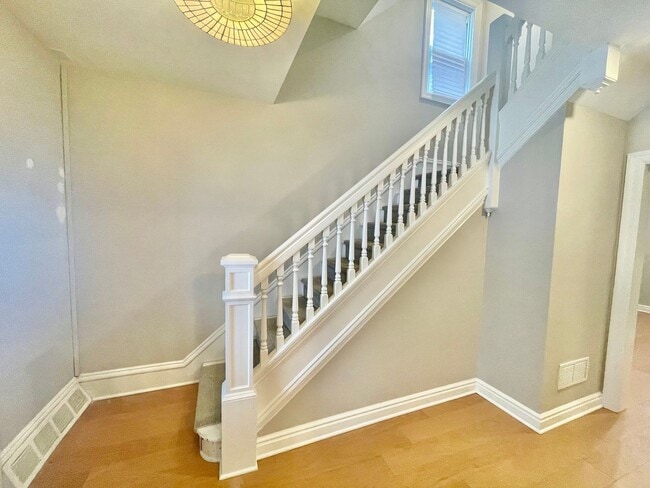 Building Photo - 4 bed 3.5 Bath- Sewickley