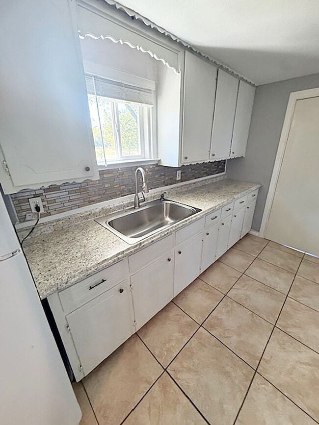 Building Photo - Nice 3 Bdrm 1 Bath Home in Gunter Texas