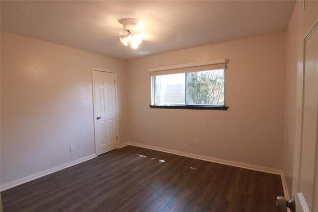 Building Photo - 9030 Langdon Ln