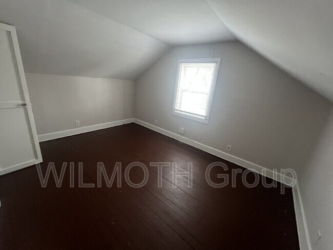 Building Photo - 3915 Hillside Ave