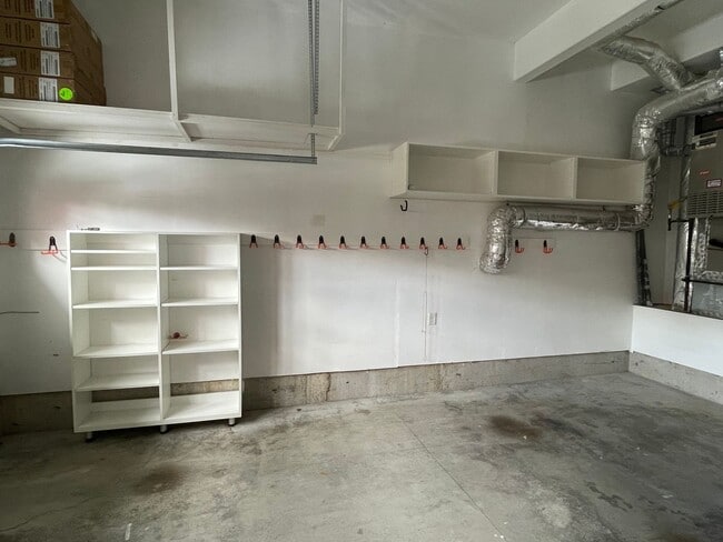 Building Photo - Large Beautiful 4 Bed, 2.5 Bath House!