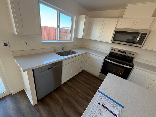 Building Photo - 831 Congaree Ln