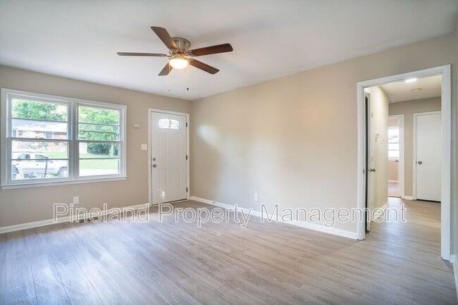 Building Photo - 817 Isley St