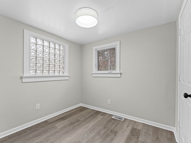 Building Photo - Beautifully Updated Home on Quiet Street in Browns Mills