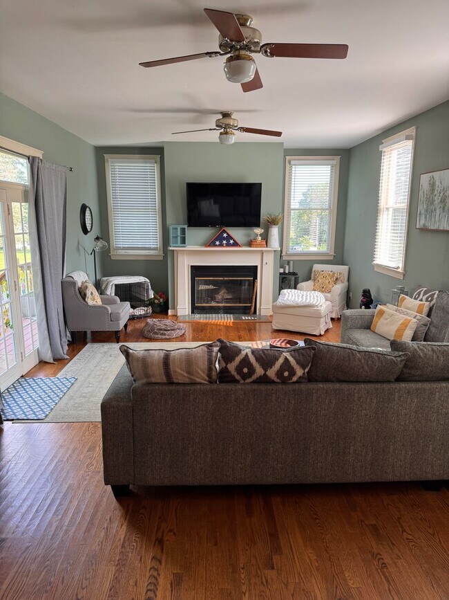 Building Photo - 4 Bedroom || 3 Bathroom Home on 2 Acres