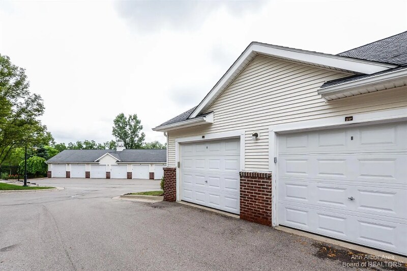 Building Photo - 229 Scio Village Ct