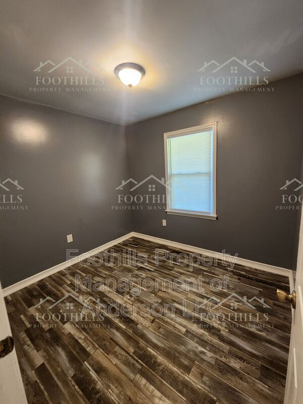 Building Photo - 211 Brady Cir