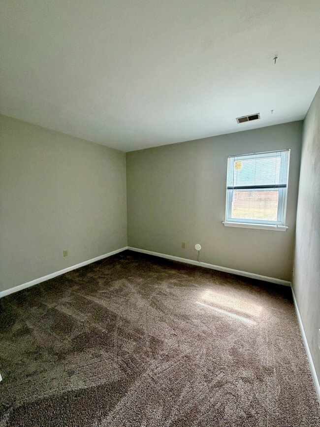 Building Photo - 5667 Heathwood Ct