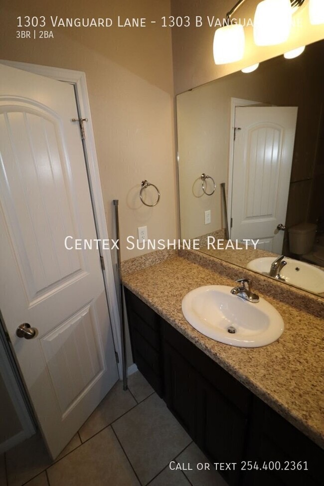 Building Photo - 1303 Vanguard Ln
