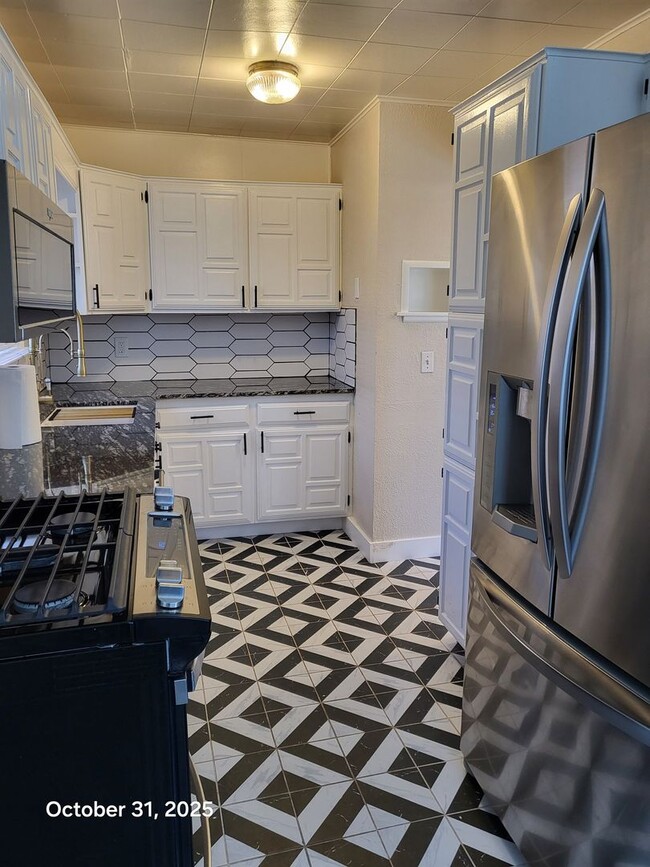 Building Photo - (2) Bed/(2) Bath w/ Must-See Updates Avail...