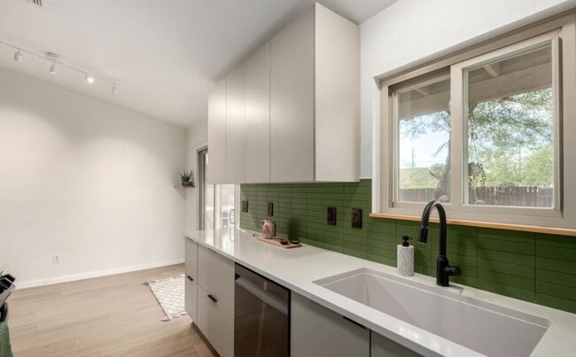 Building Photo - 4781 E Joslyn Heights Pl