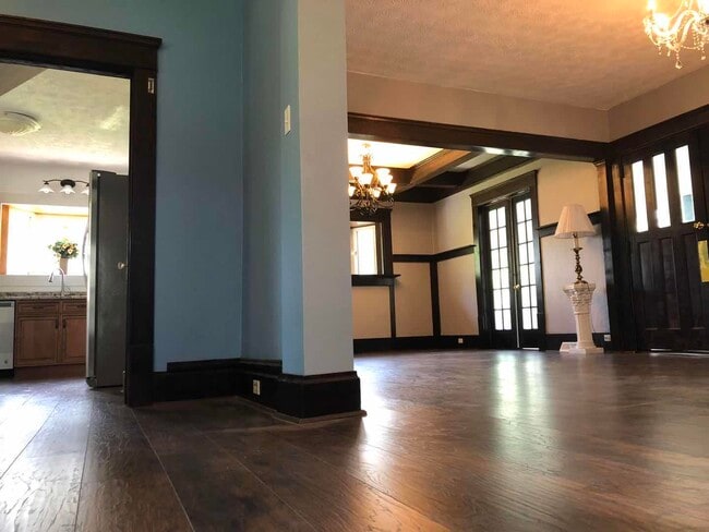 Building Photo - 823 Bloomfield Ave