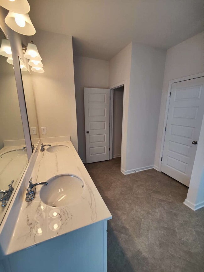 Building Photo - 500 Ozark Ln