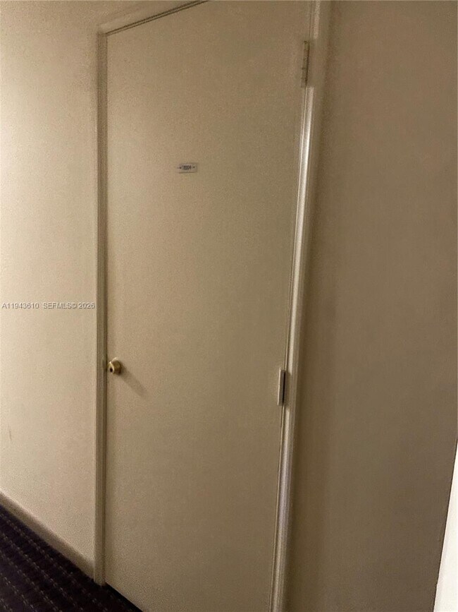 Building Photo - 900 NE 18th Ave