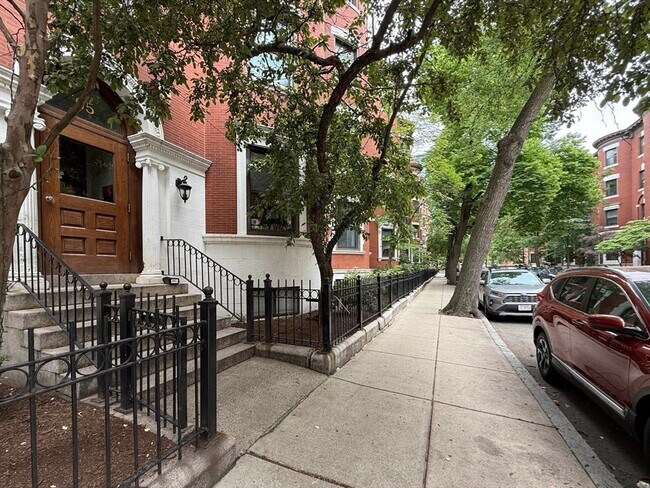 Building Photo - 95 Gainsborough St