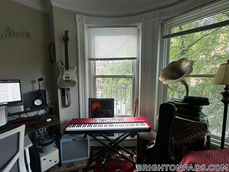 Building Photo - 511 Beacon St