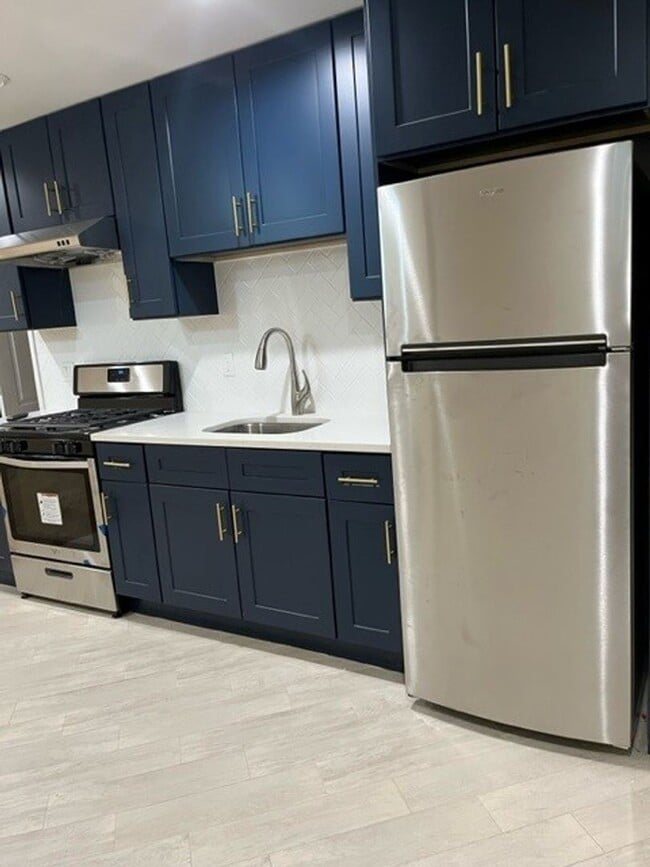 Building Photo - Recently Remodeled 2 bedroom 1 bath