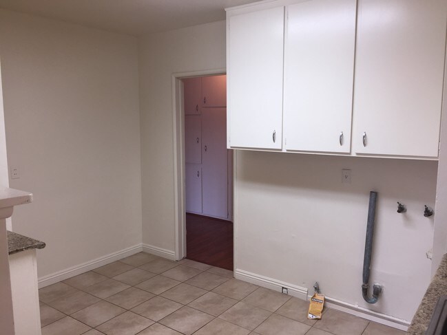 Entry to Kitchen from Hall - 4047 160th St