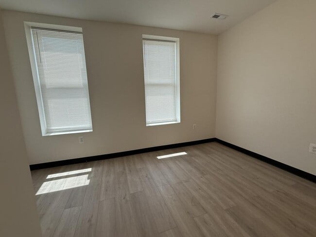 Building Photo - 2078 Druid Park Dr