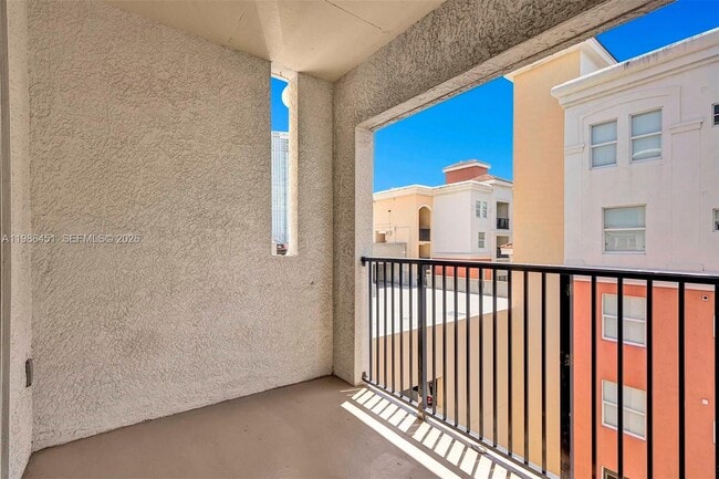 Building Photo - 17150 N Bay Rd