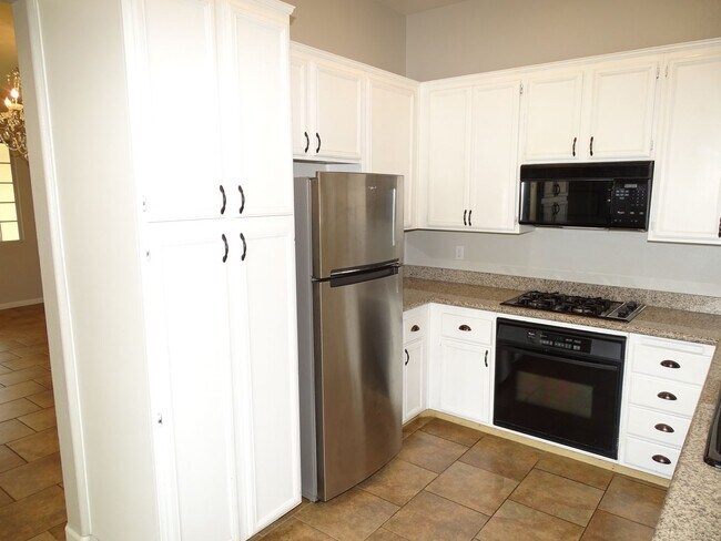 Building Photo - Beautiful One Story 2 Bedroom Townhome Wit...