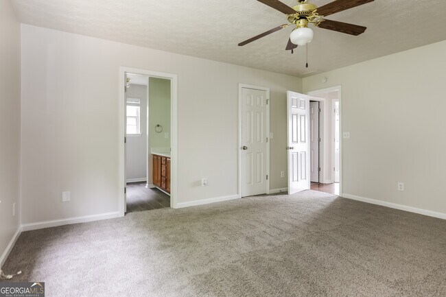 Building Photo - 2041 Gates Ct