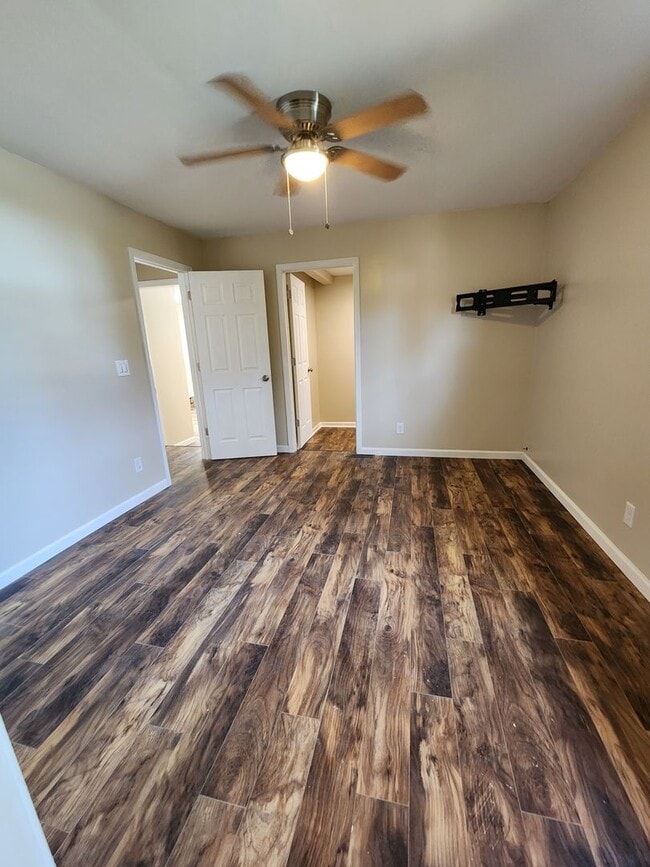 Building Photo - Updated 3 Bedroom Ranch style home