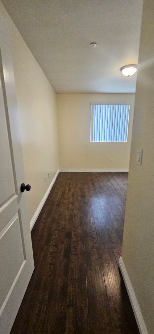 Building Photo - 75(611)