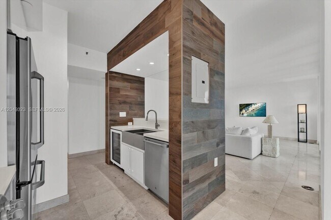 Building Photo - 4201 Collins Ave