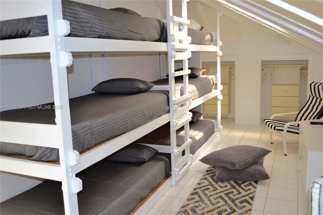 Building Photo - 710 S Mashta Dr