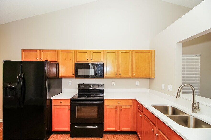 Building Photo - 1528 Moss Creek Dr