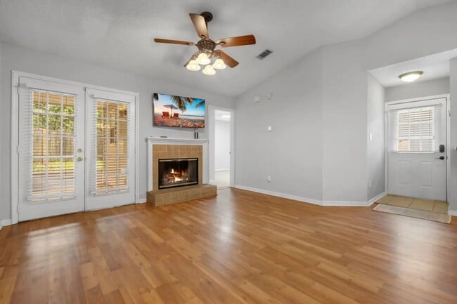 Building Photo - Benchmark Trace