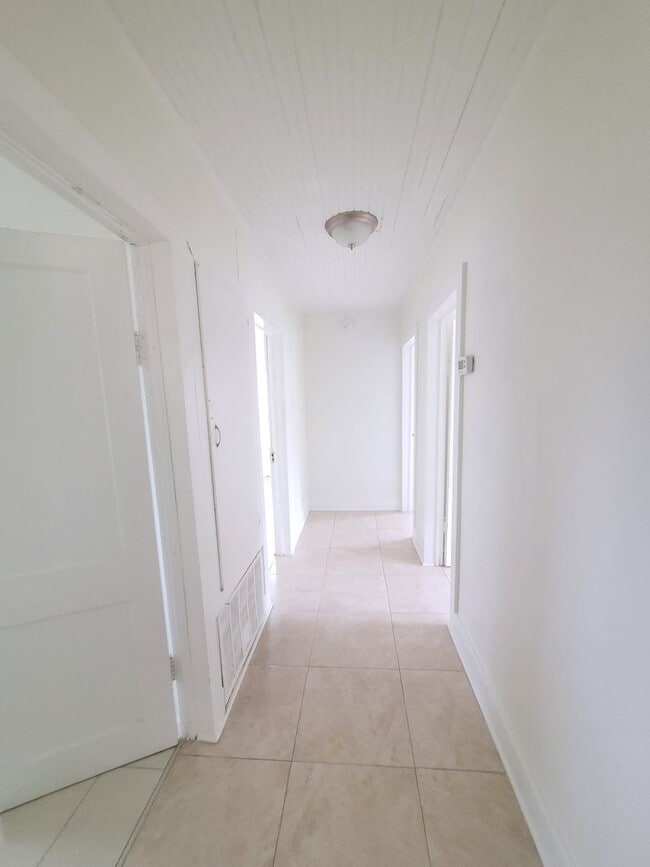 Building Photo - 369 Lincoln Ave