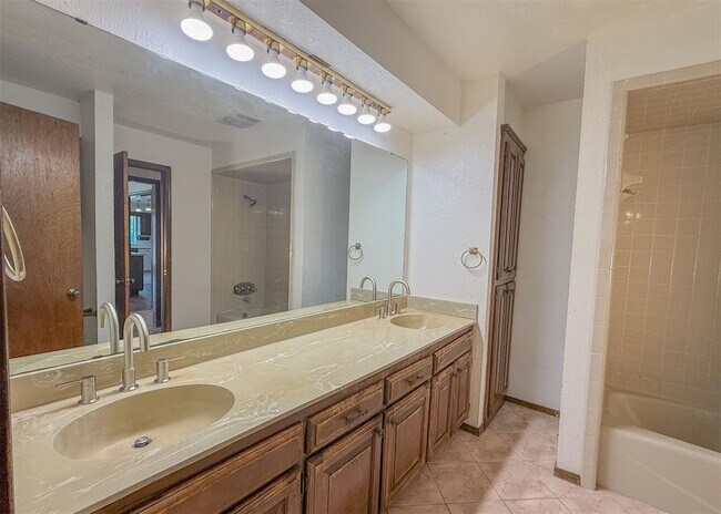 Building Photo - 3908 NW 68th St