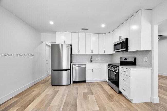 Building Photo - 3050 SW 26th St