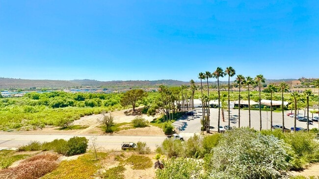 Building Photo - Sweet Two-Story Home with Amazing Views in...