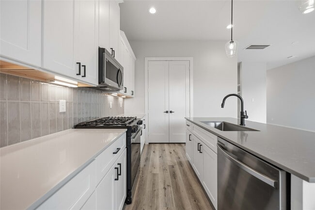 Building Photo - 6119 Campos Dr