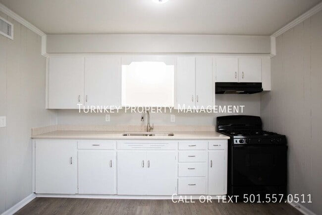 Building Photo - 5205 Wycliffe Dr