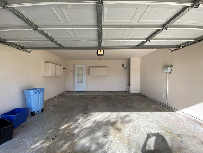 Building Photo - 24638 Lakecrest Village Dr