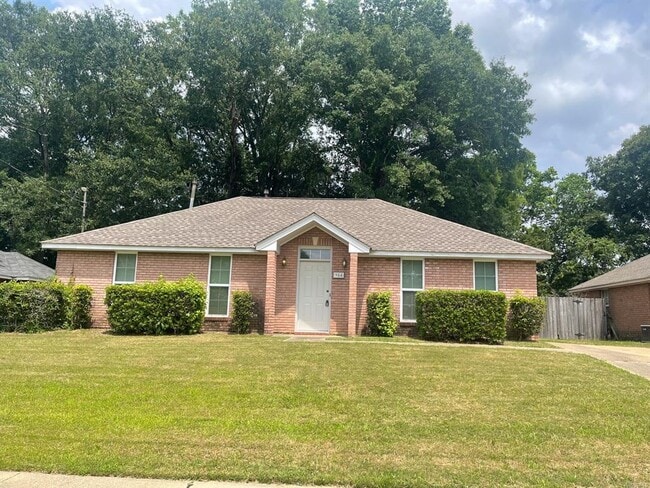 Primary Photo - 904 Excelsior Dr