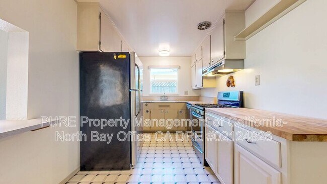 Building Photo - 652 Corlano Ave