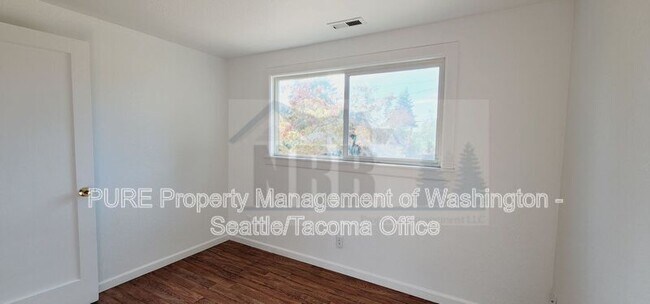 Building Photo - 10522 Addison St SW