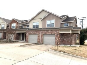 Building Photo - 1071 W Malibu St