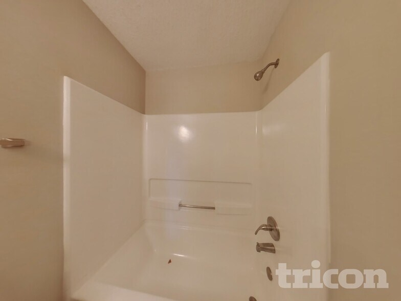 Building Photo - 683 Florence Dr