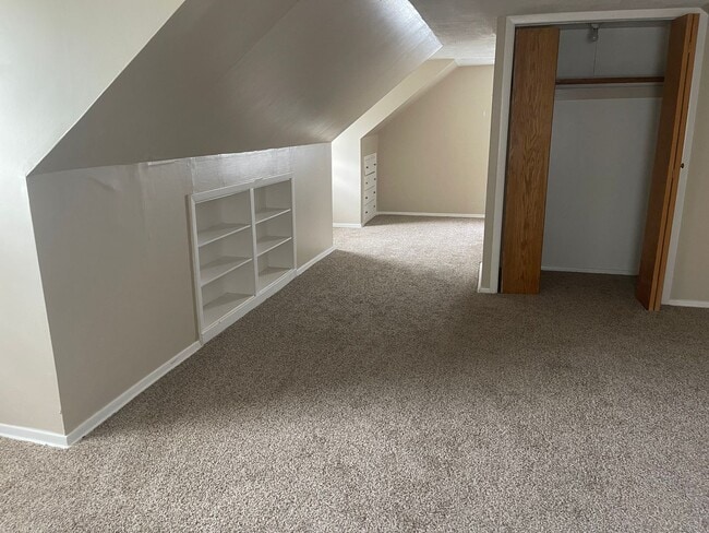 Building Photo - Single Family Home 3 beds 1 bath Available...