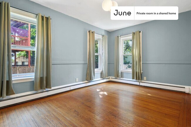 Building Photo - Room in Shared 4 bed/2 bath home in Allston