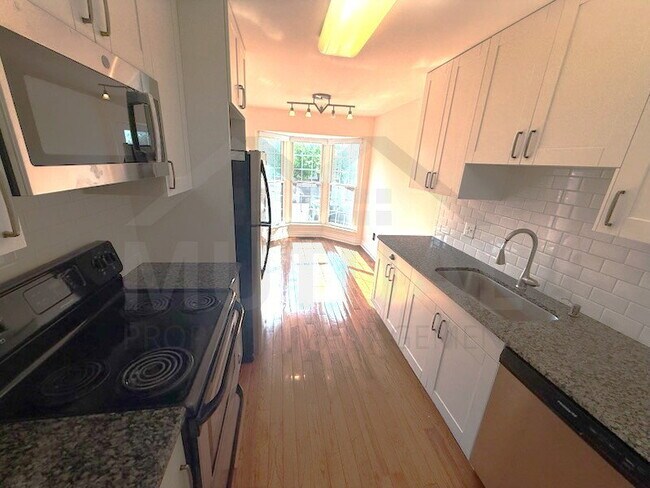 Building Photo - 38926 Country Cir