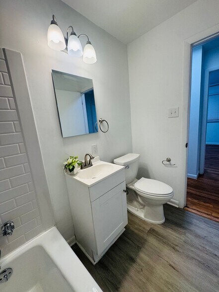 Building Photo - 1216 W Leigh St